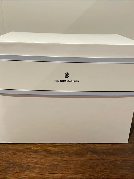 The Ritz-Carlton Fragrance Diffuser - Picture 2 of 6